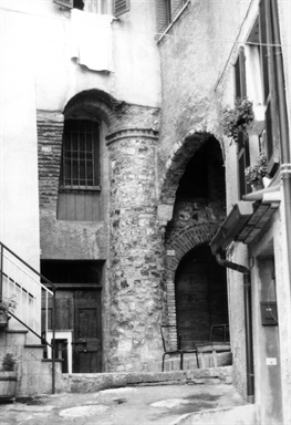 Casa con resti trecenteschi